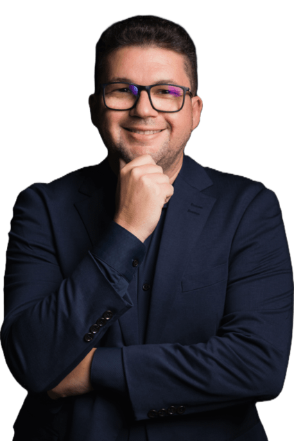 Dr. Samuel Ferro sorrindo utilizando um paletó preto